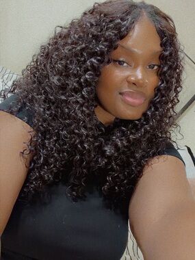 Meet your Posher, Javiera